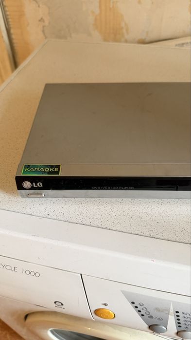 Видеопроигрыватель LG DK764