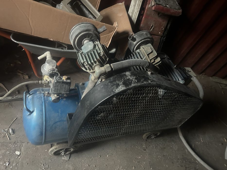 Продам воздушный компрессор .