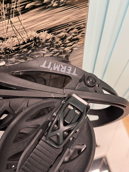 Сноуборд + крепления + ботинки