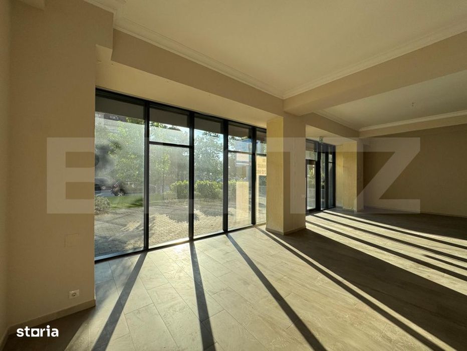 Spatiu comercial central, 161 mp, open space, 2 locuri de parcare