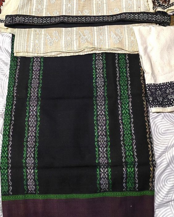 Catrinta populara veche traditionala cu brau si poale Bucovina