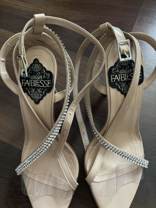 Sandale elegante,Atelier Faiblesse,piele lacuita!