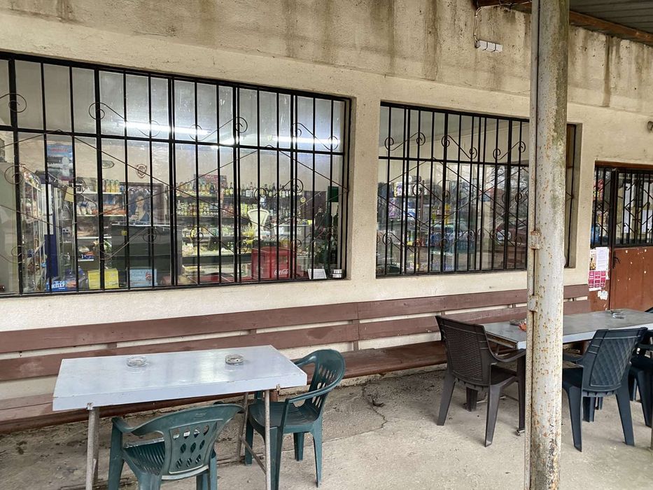 Хранителен магазин и кафе аперитив в с.Тутраканци