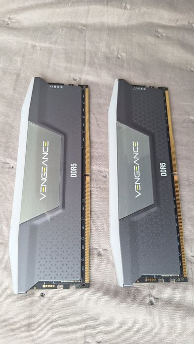 Memorii RAM 64gb ddr5  6000mhz cl30