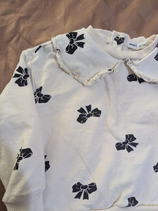 Bluza cu gulerul fetite