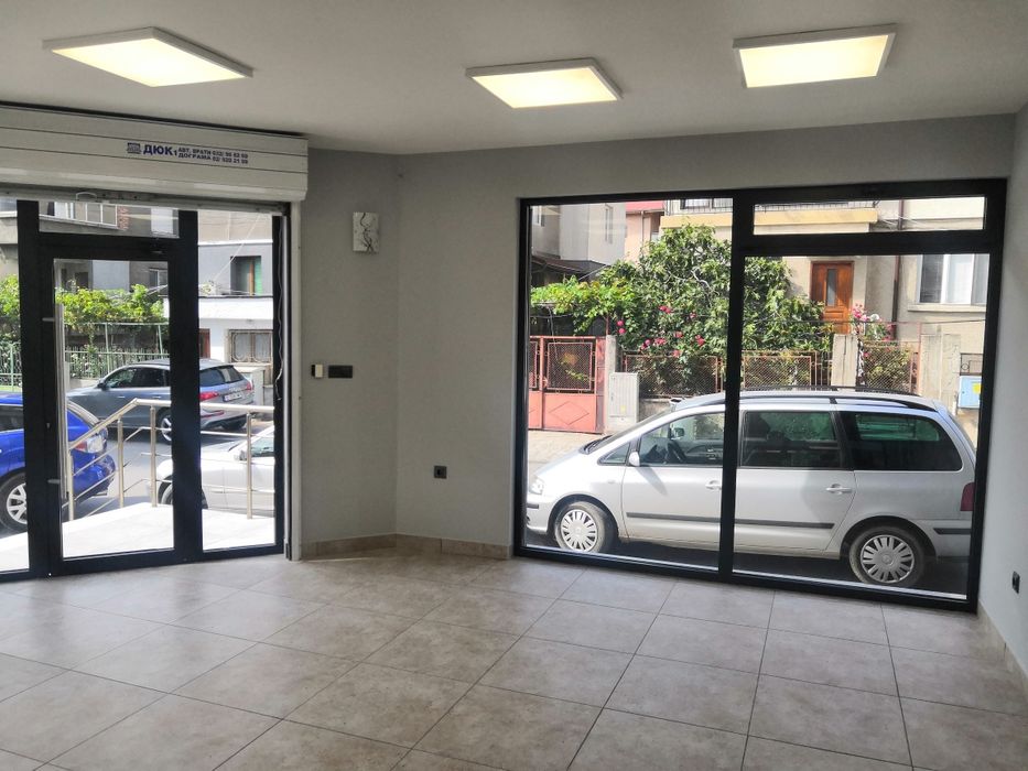 Дава се под наем Магазин в Благоевград, Идеален център - 40 кв.м за 290 € - Снимка #3