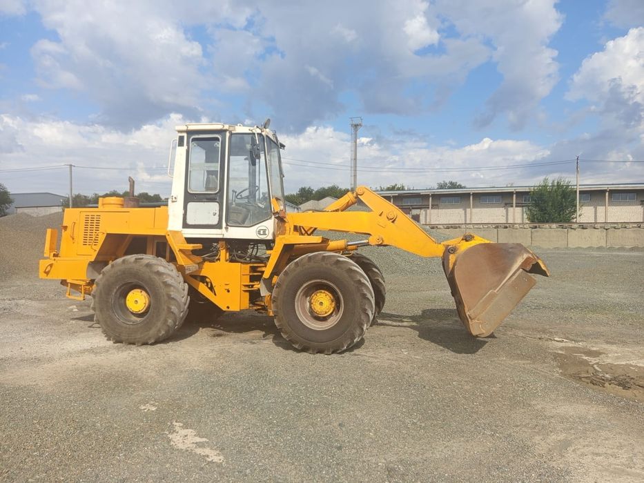 Продаётся фронтальный погрузчик