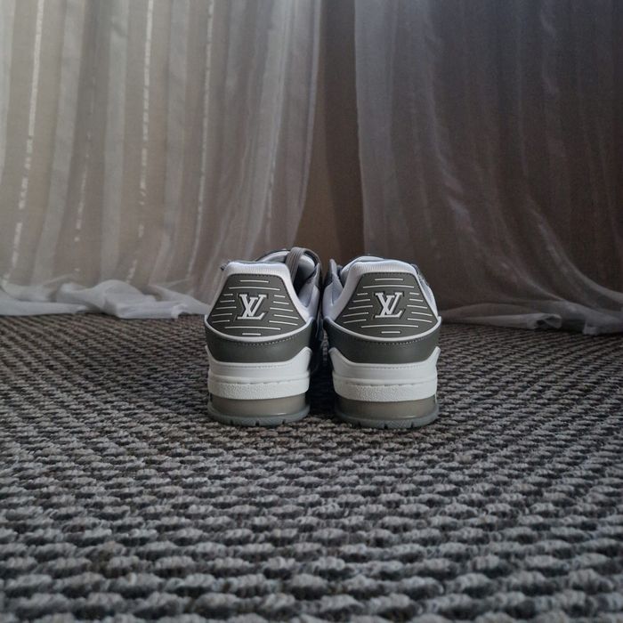 Louis Vuitton Trainer – White/Grey