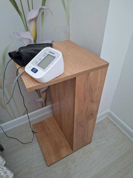 Придиванный столик C-образный