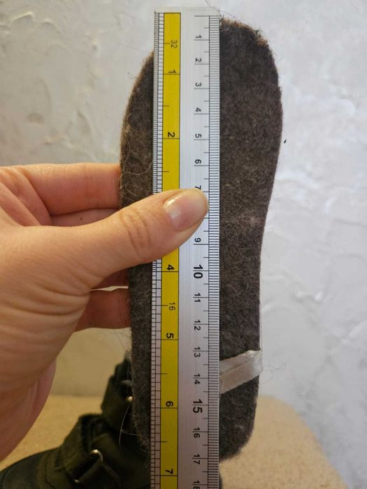 Продам детскую обувь