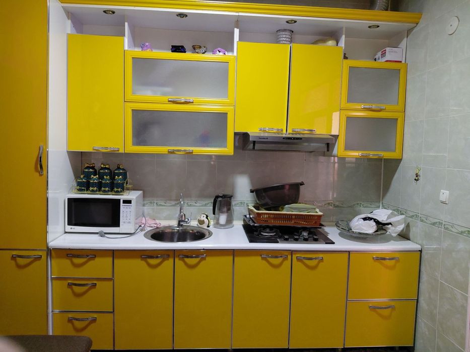 Продаются  кухонная  и гостиная мебель