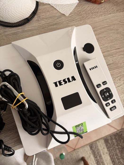 Robot de spălat geamuri Tesla – ca nou, complet funcțional