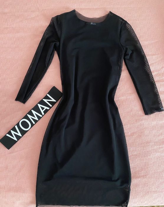 Къса черна рокля