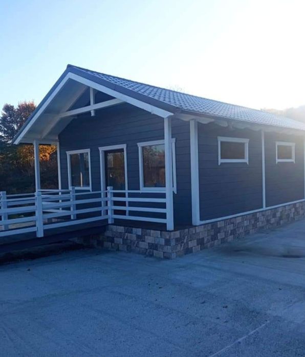 Vand case din panouri sandwich sau lemn