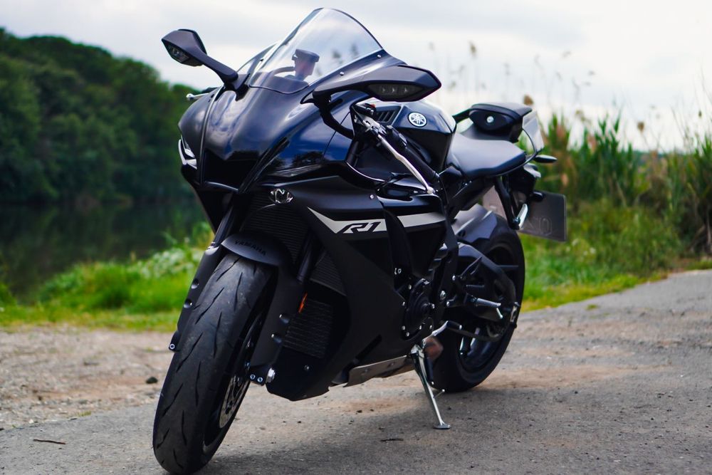 Yamaha R1 2024 – Primul proprietar, în garanție, 3 chei
