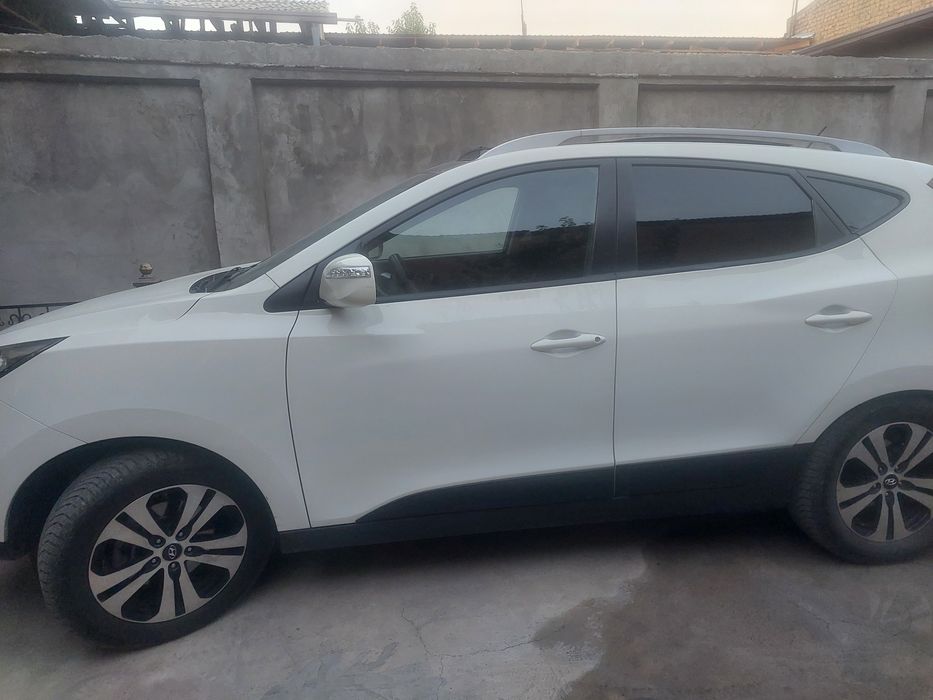 Hyundai tacson sotiladi 11500$