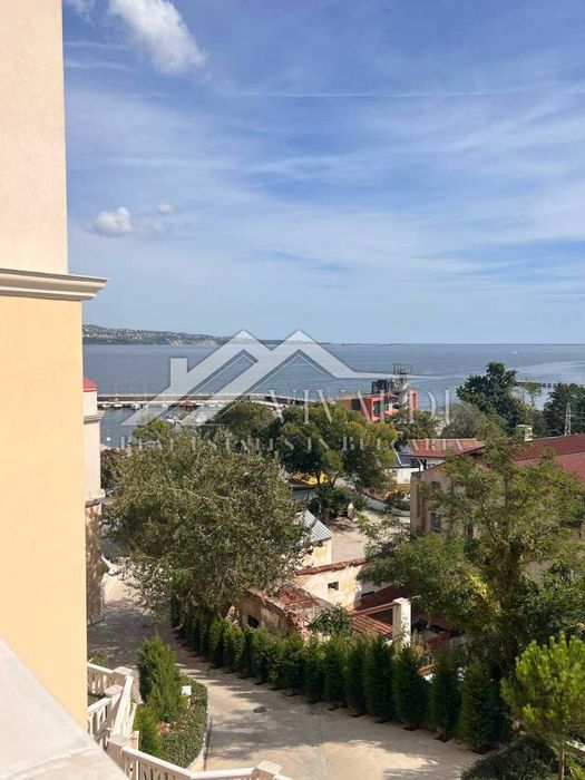 Продава се Двустаен апартамент в Варна, Аспарухово - 76 кв.м за 1816 €/кв.м - Снимка #1