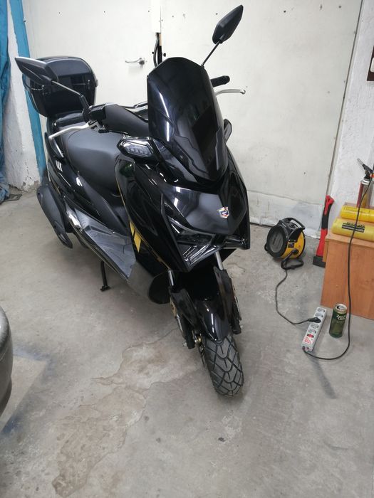 Продам скутер 150 кубов