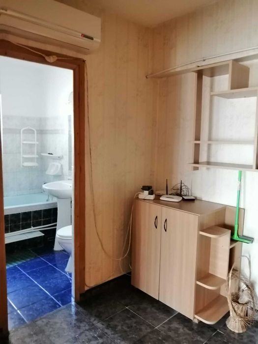 PROPRIETAR - GARA/BILLA - Camera mare(living) in apartament 4 camere