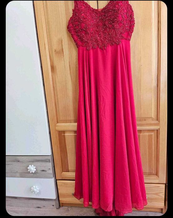 Продавам елегантна рокля