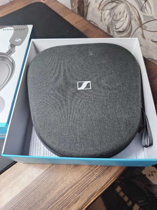 Наушники Sennheiser Momentum 4 черный