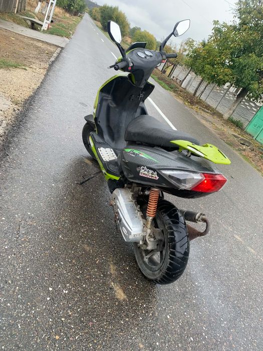 Vând scuter cu acte