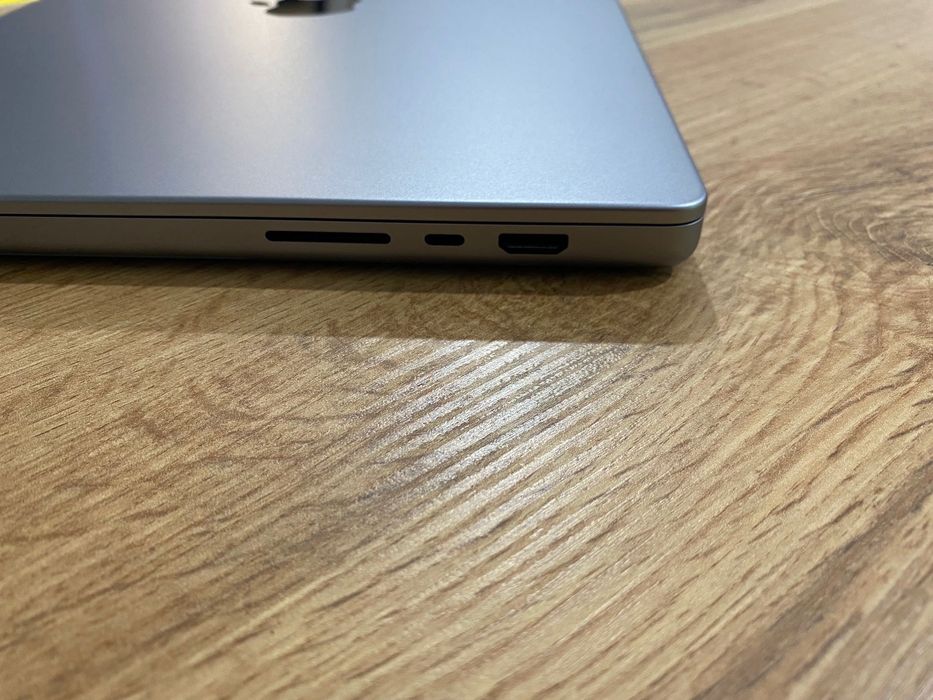 MacBook Pro 16" M1 MAX 10-CPU, 32-GPU, 64GB RAM, 512GB SSD