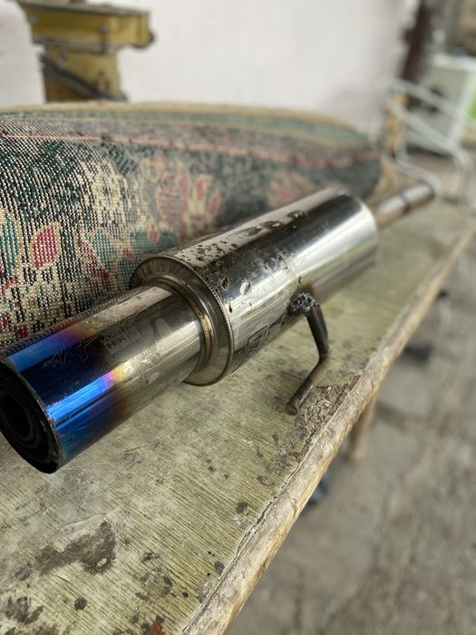 Глушитель HKS в хорошем состоянии