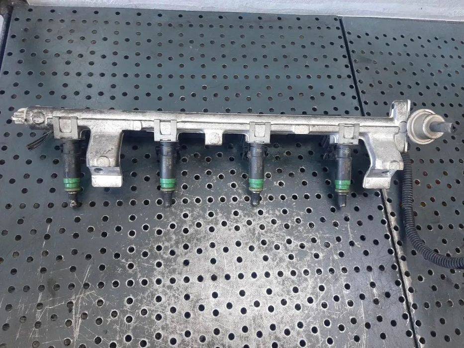 rampa cu injectoare 1.25 b fuja ford fiesta fusion  98mf-bb 98ag-14a390-lb