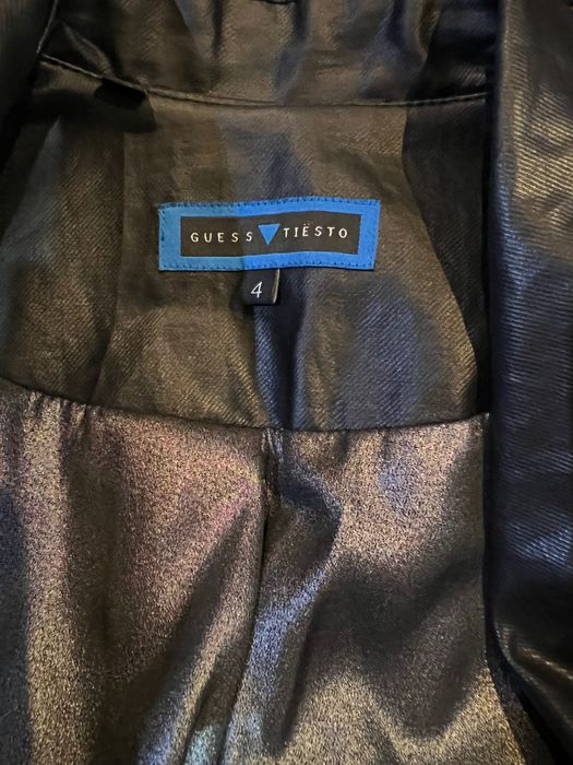 Guess структурирано сако