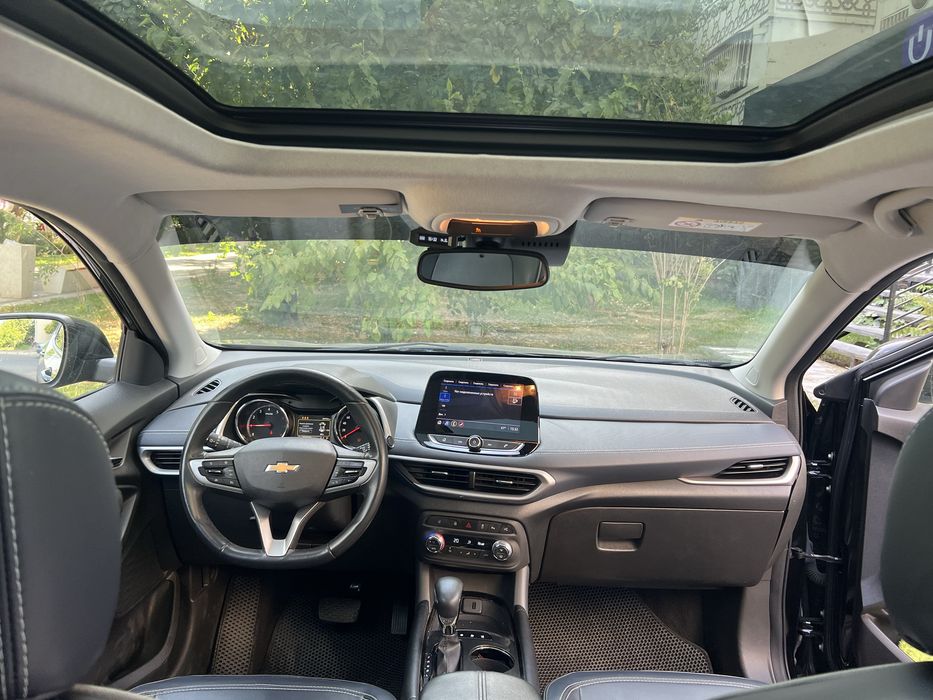 Tracker 2 Premier Plus сотилади