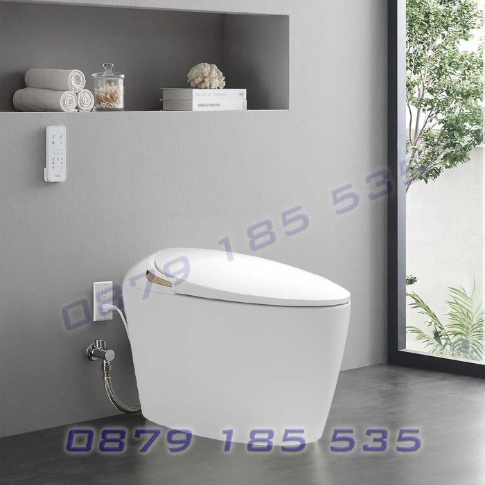 Луксозна тоалетна автоматични функции вградено казанче баня моноблок