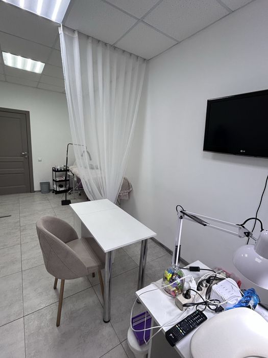 Сдам маникюрный стол в аренду