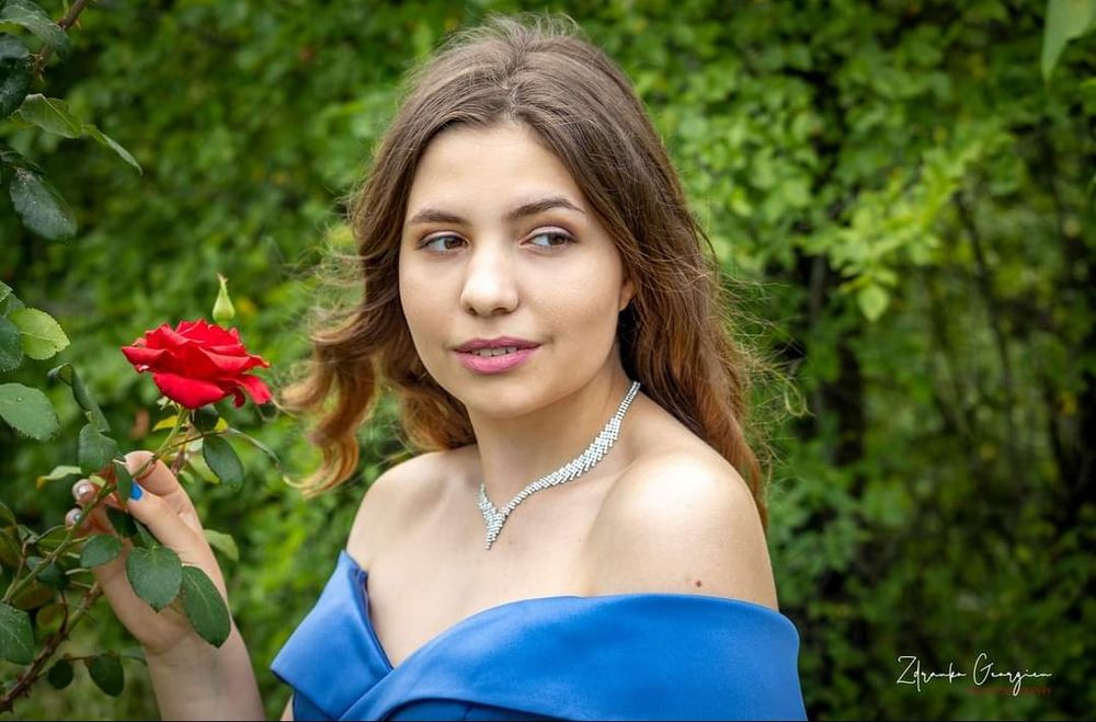 Професионален фотограф за вашите щастливи моменти.