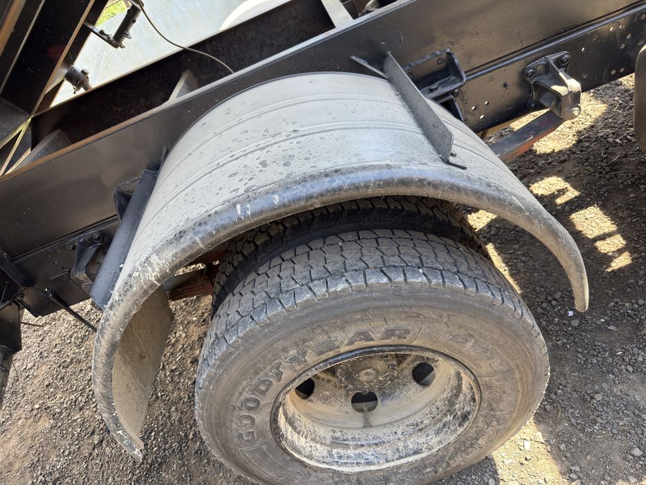 IVECO  unic 7.5T  basculabila pe 3 parti