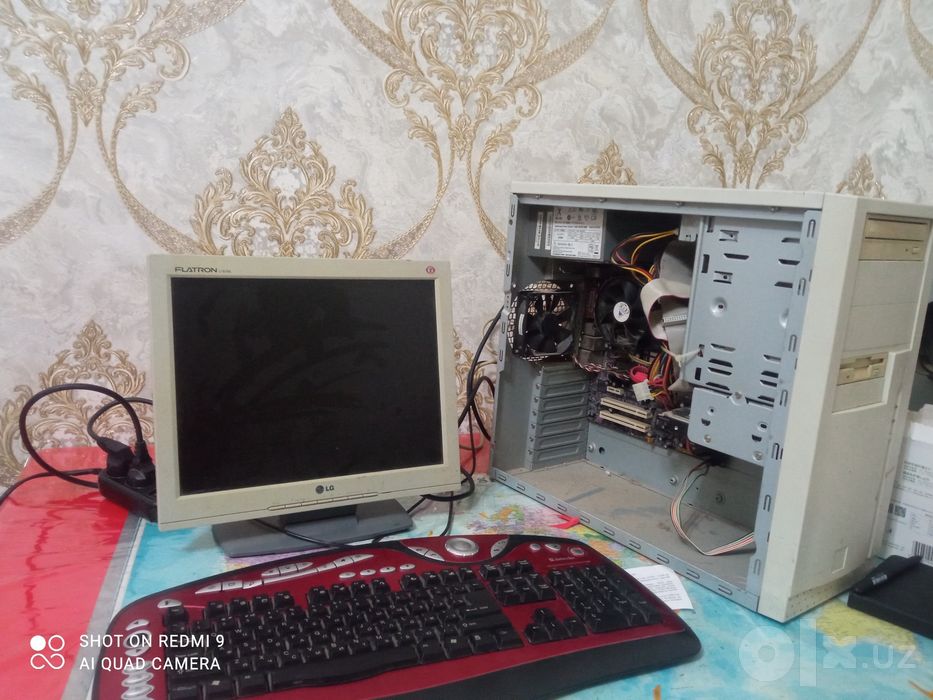 Tizim bloki klaviatura  ekran va quloqchin
