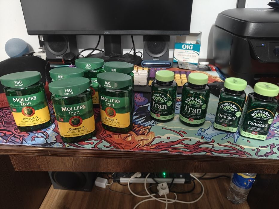 Vând 6 cutii Mollers și 4 Ropharma
