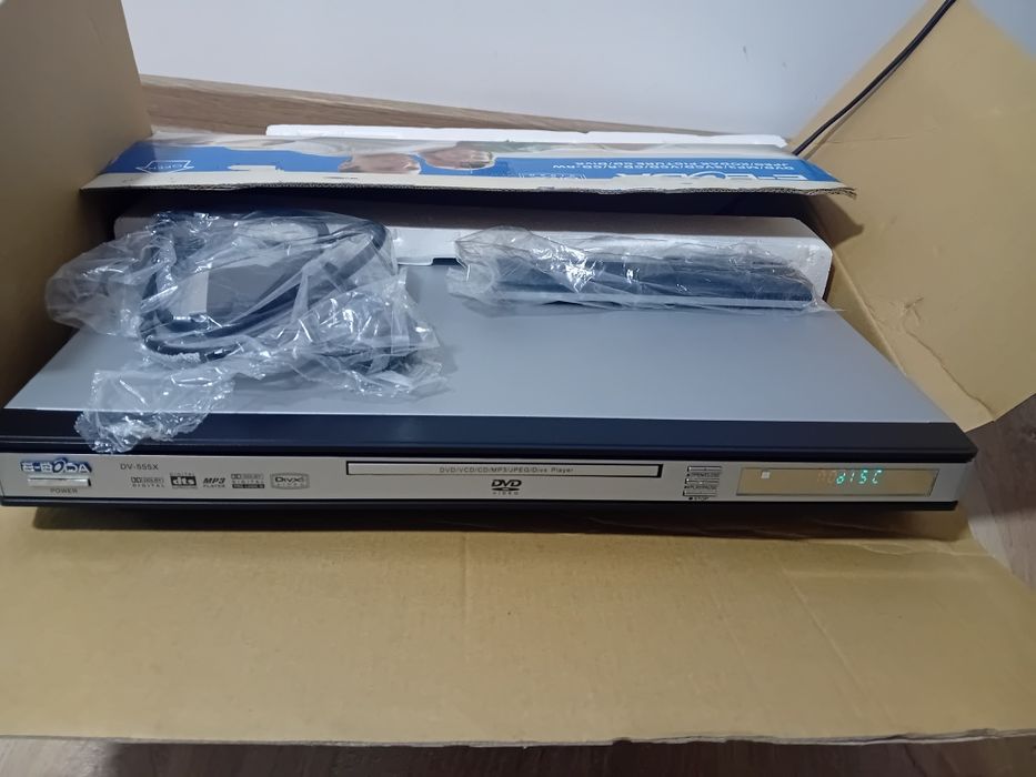 Vând  2  dvd  player