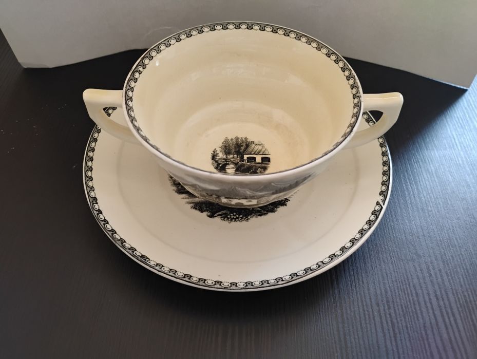 Антикварен сет за супа - купа с две дръжки с подложна чиния