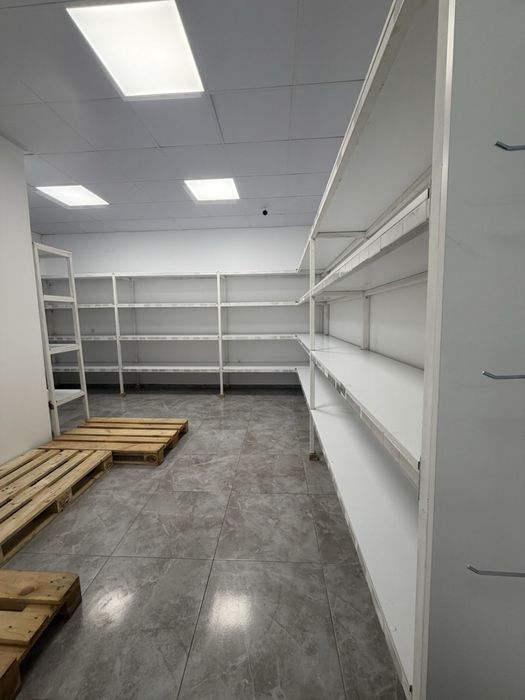 Оборудване за магазин . Рафтове . Шкафове . Острови