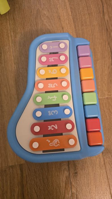 Крокодил за бутане с крачета с много други играчки