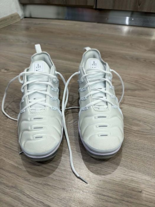 Nike vapormax plus white