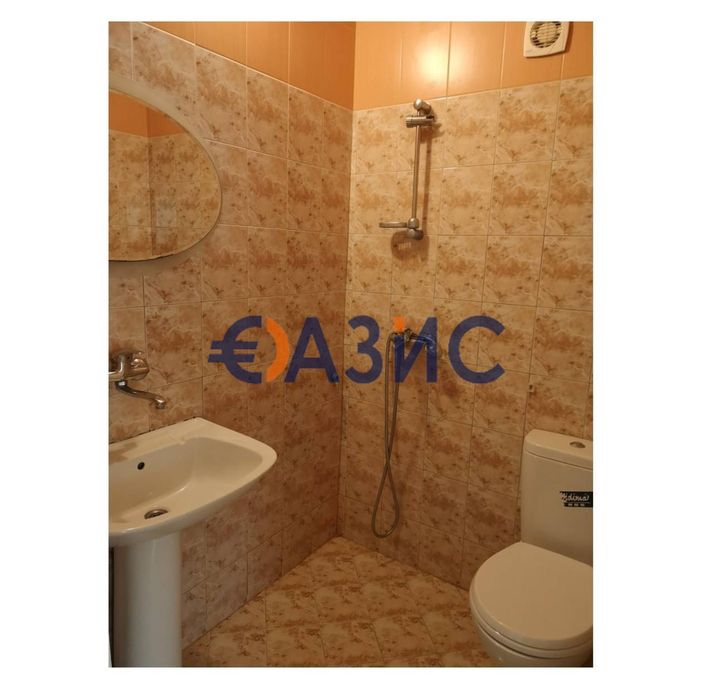 Два самостоятелни етажа на къща за гости с вътрешен двор в курортното