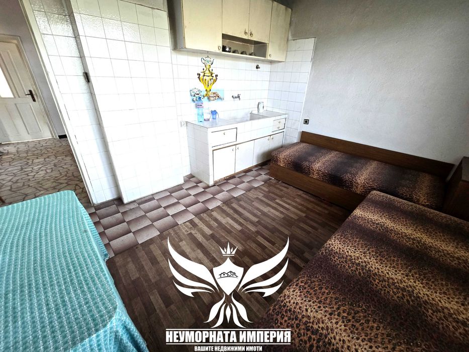 Двуетажна къща с постройки 320РЗП с 1430кв. двор село Конуш