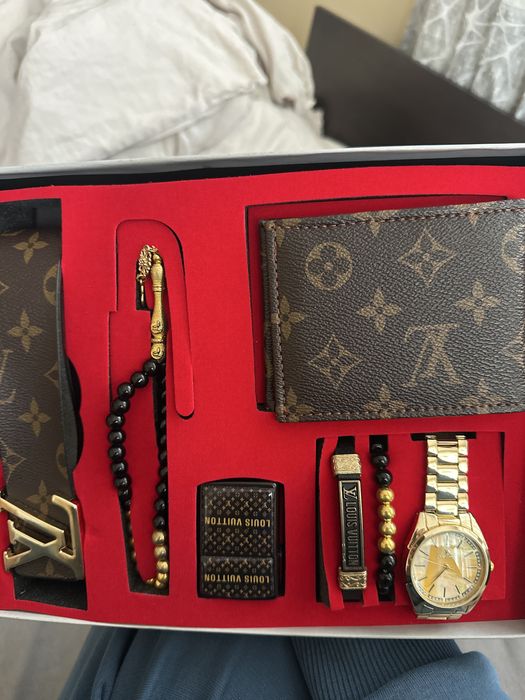 Комплект Louis Vuitton подходящ за подърак