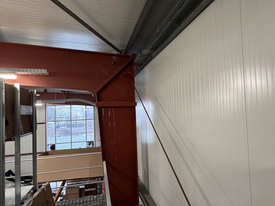 Hala de vanzare cu chiriasi termen lung