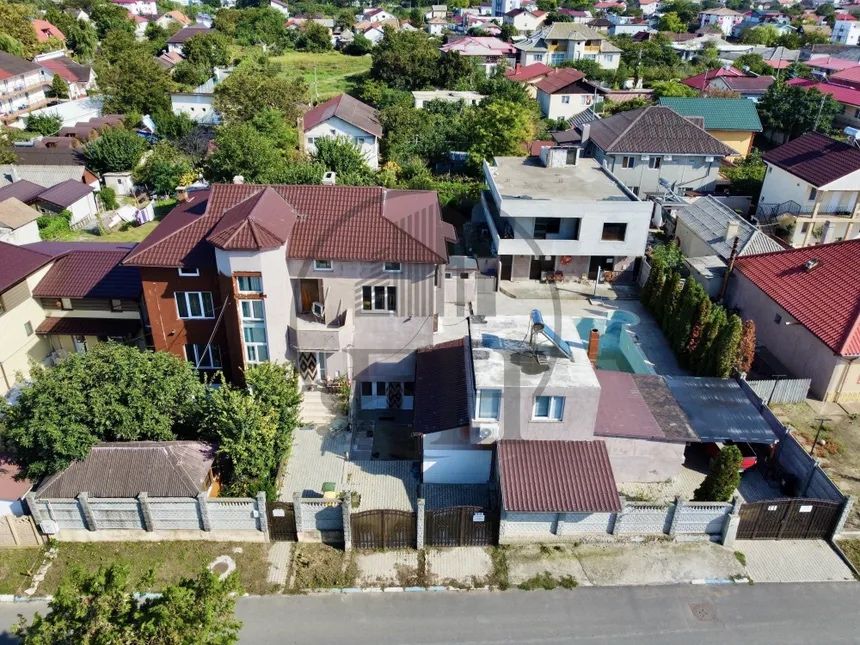 2 proprietăți de vânzare în Costinești - Pensiune funcțională + Vilă