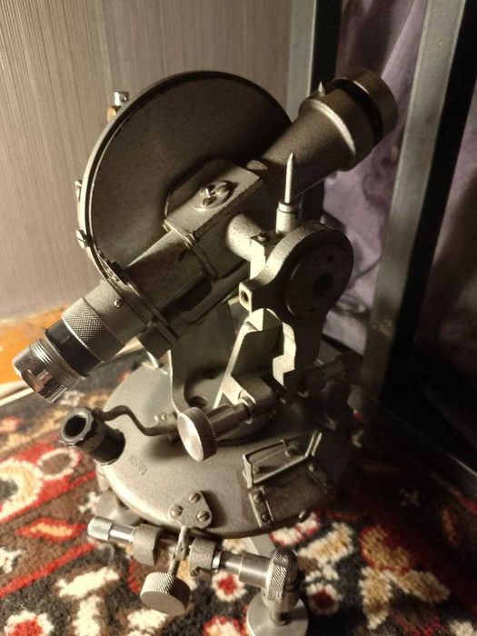 Теодолит ТГ-5 (для декора).