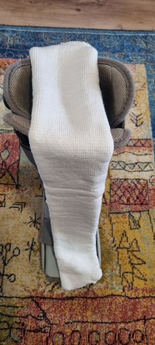 Gheată ortopedica Aircast Elite .ESTE FOARTE PUTIN FOLOSITĂ.