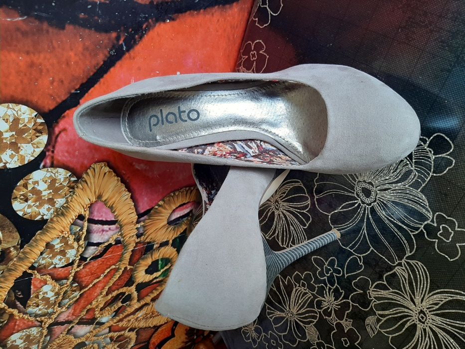 Продам туфли на высоком каблуке